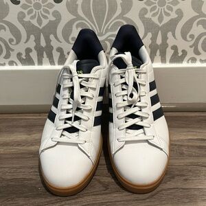 Adidas Grand Court 2.0.